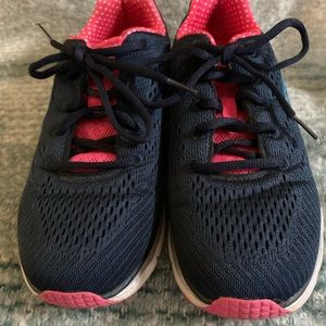 Sketchers womens lite weight navy sneakers Size 9